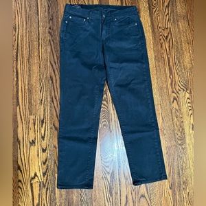 Skinny jean from top to bottom with built-in stretch.